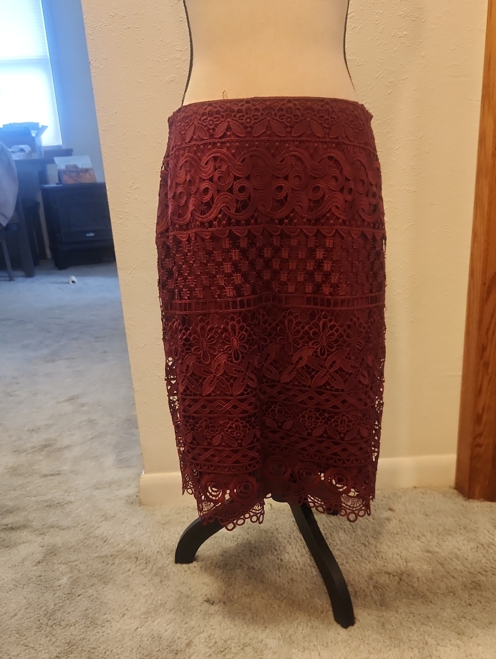 LOFT Burgundy Lace Pencil Skirt Size 10